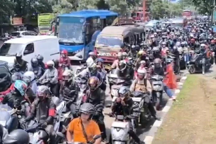 Pemudik Bermotor Merayap...
