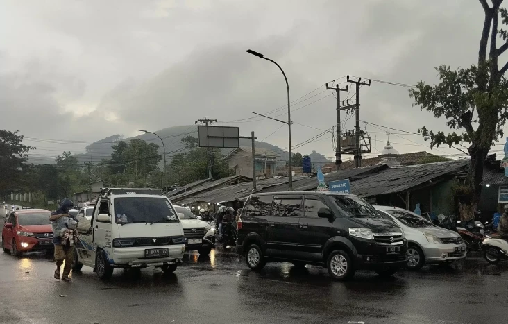 Puncak Arus Balik, Jalur...