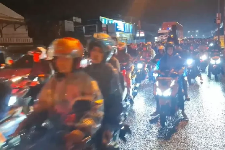Ribuan Pemudik Motor...