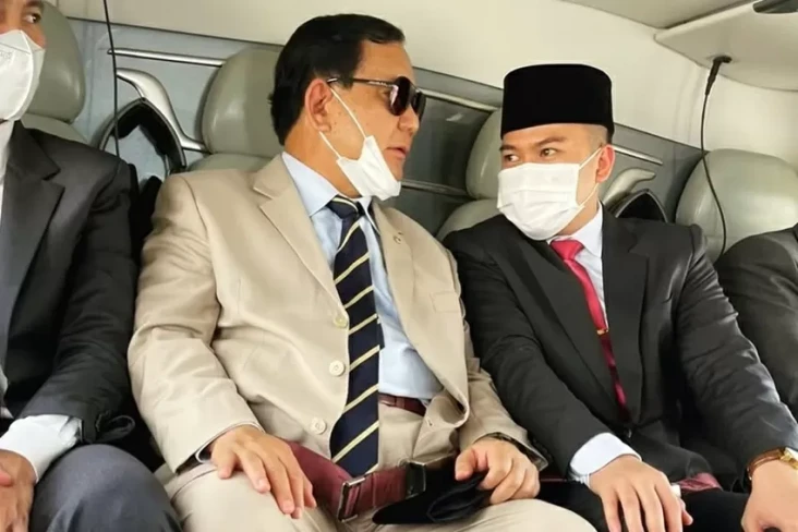 Dijemput Pakai Pesawat...