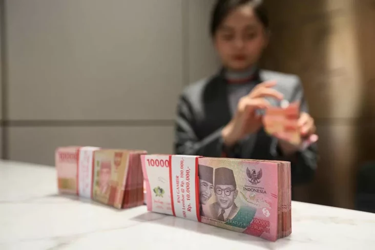 Trump Melunak Soal Tarif,...