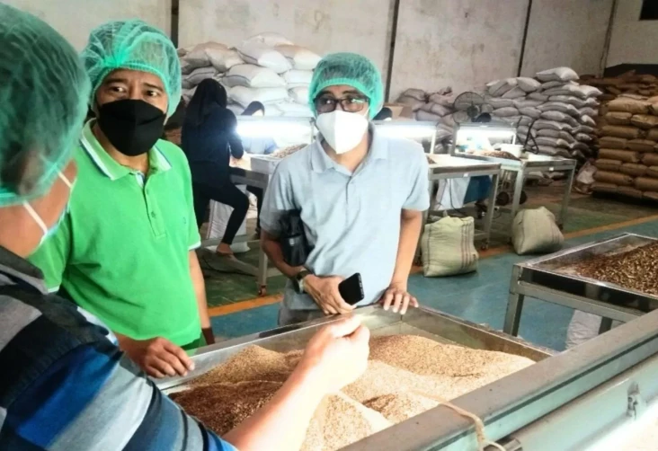 Lahan Sikam Salurkan...