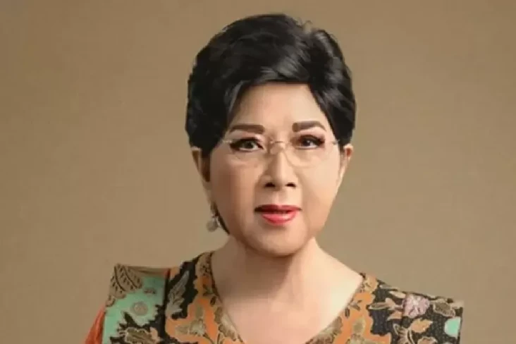 Profil Titiek Puspa,...