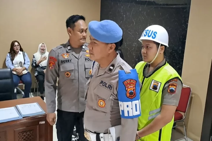Anggota Polda Jateng...