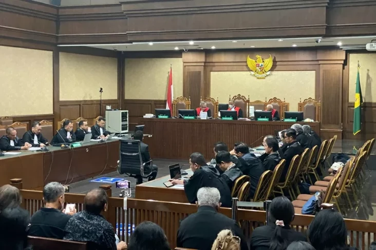 Hakim Tolak Eksepsi...