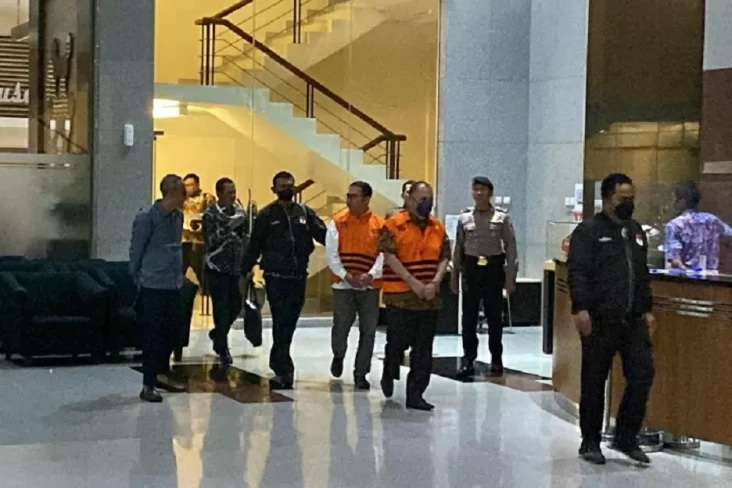 KPK Tahan 2 Tersangka...