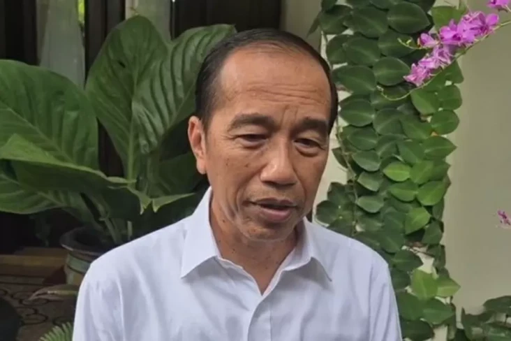 Jokowi Pertimbangkan...