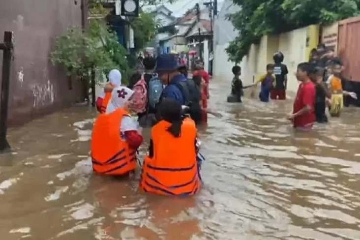 Depok Dikepung Banjir,...