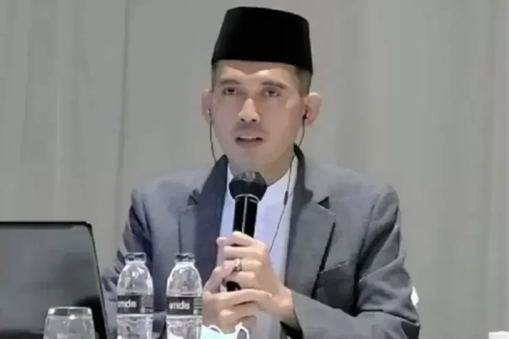 Polemik Gus Fuad Plered,...