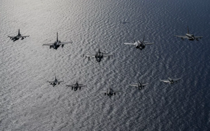 NATO Latihan Tempur...