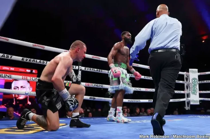 Jaron Ennis Menang TKO...