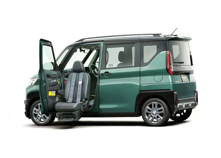 Mitsubishi Delica Mini...