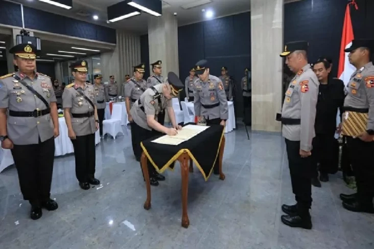 Irjen Polisi Lulusan...