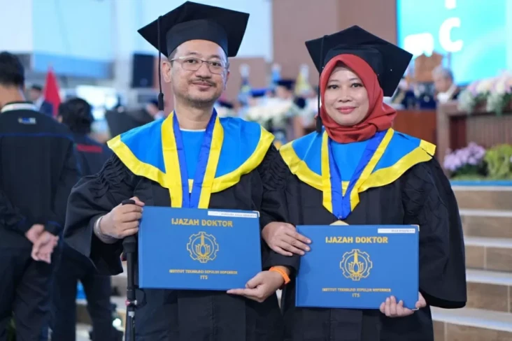 Kisah Haru Pasutri Raih...
