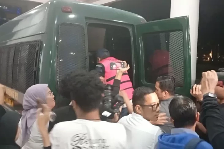 4 Hakim Jadi Tersangka...