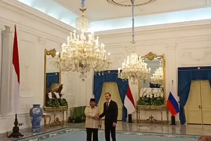 Presiden Prabowo Terima...