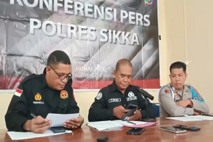 Polisi Polres Sikka...