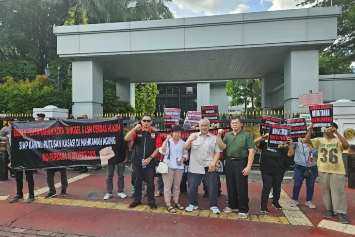 Mafia Tanah Beraksi...