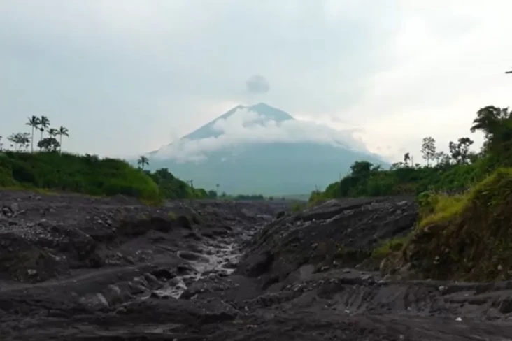 Penampakan Gunung Semeru...