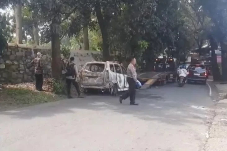 Mobil Polisi di Depok...