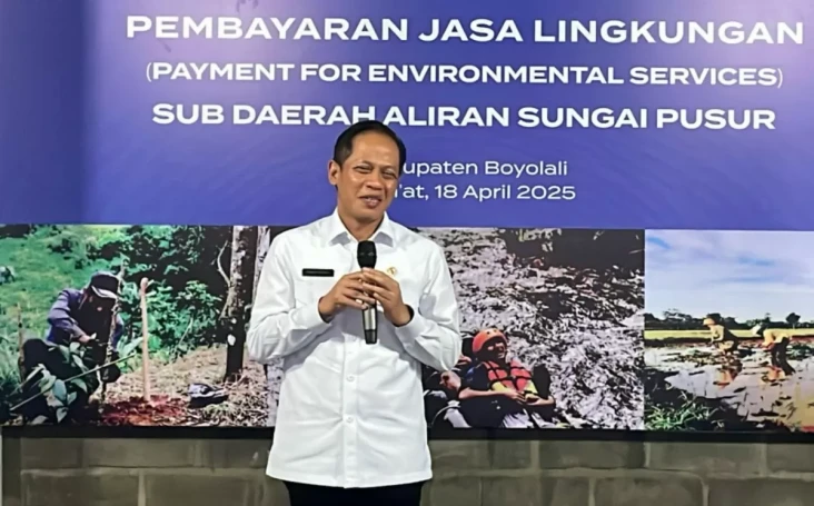 Menteri Lingkungan Hidup...