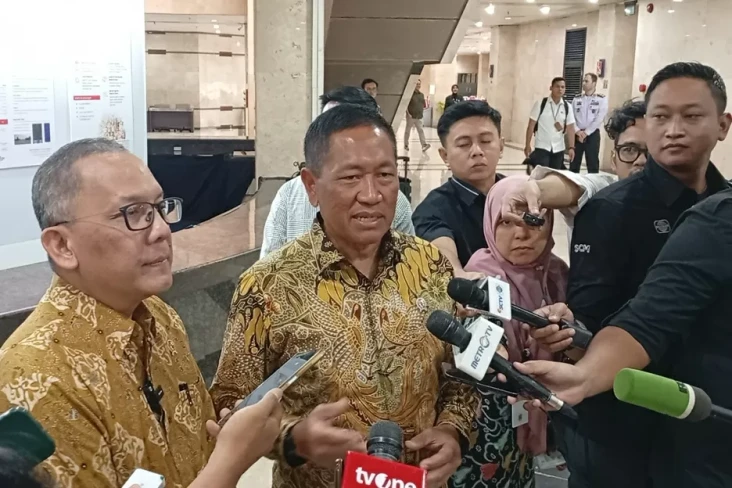 Industri Pertahanan...