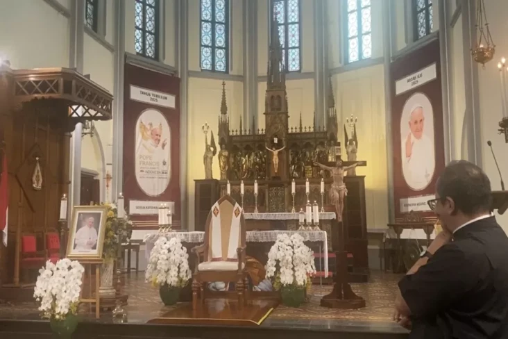 Kamis Lusa, Gereja Katedral...