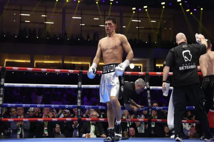 Dmitry Bivol Dipaksa...