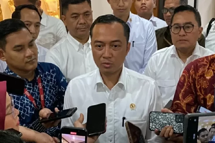 Absen Pemakaman Paus...