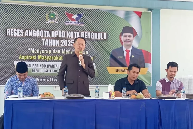 Gelar Reses, Legislator...
