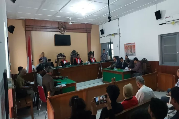 PN Solo Tunda Sidang...