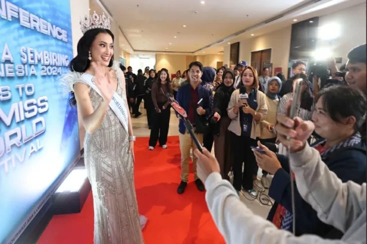 Miss Indonesia Monica...