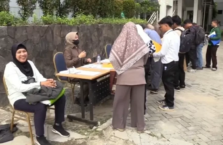 Lulusan SMEA hingga...