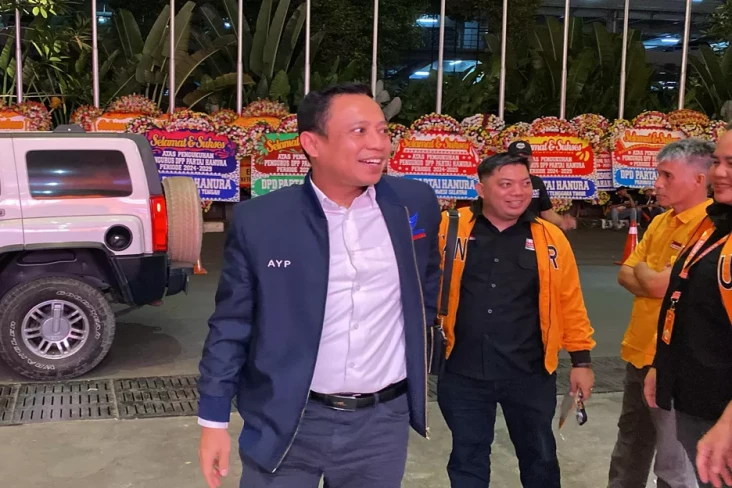 Sekjen Perindo Hadiri...