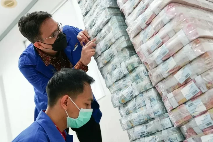 Bank Mandiri Salurkan...