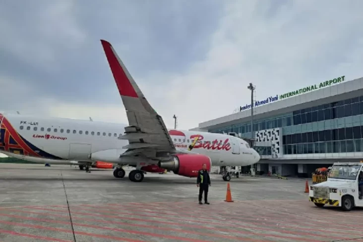 Bandara Jenderal Ahmad...