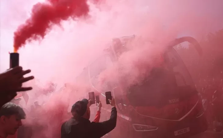 Anfield Memerah! Liverpool...