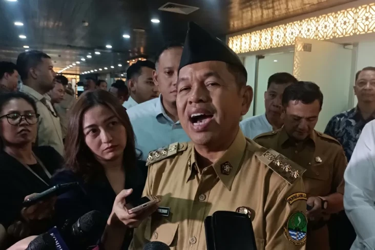 Siswa Tukang Main Mobile...