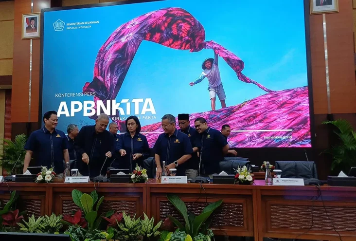 Pemerintah Tarik Utang...
