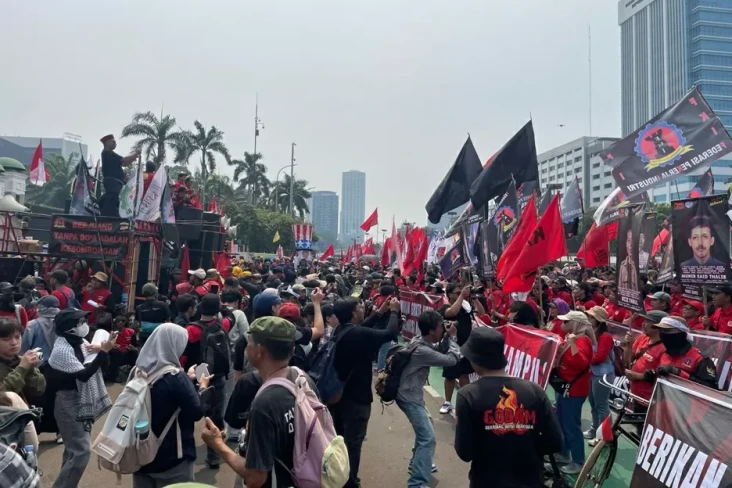 KASBI Pilih Demo di...