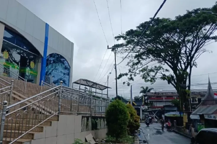 3 Gempa Beruntun Guncang...