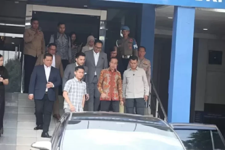 Kasus Ijazah Palsu Jokowi,...