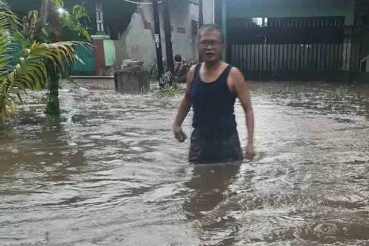 Hujan Deras Siang hingga...