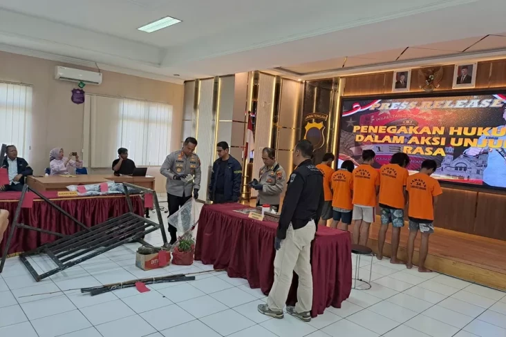 Polisi Tetapkan 6 Tersangka...