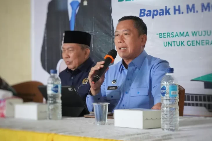Anggota DPR Muazzim...