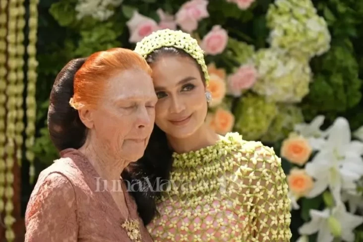 Luna Maya Jalani Siraman...