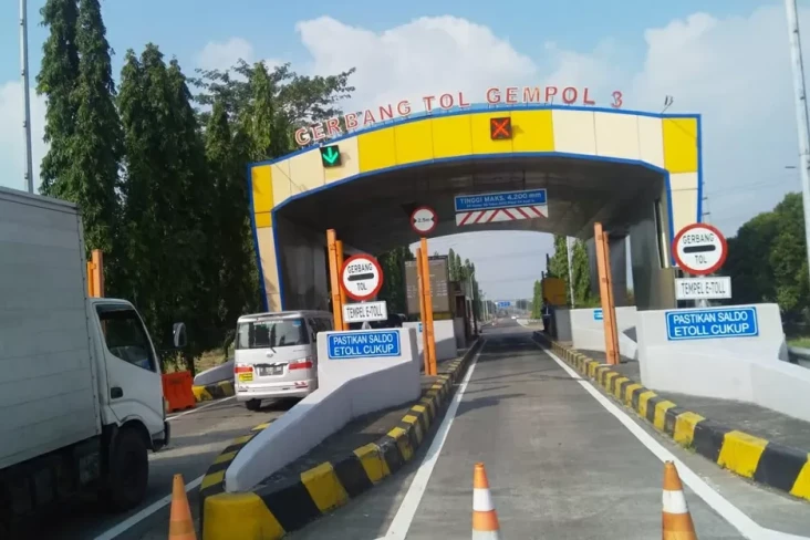 Lalu Lintas Jalan Tol...