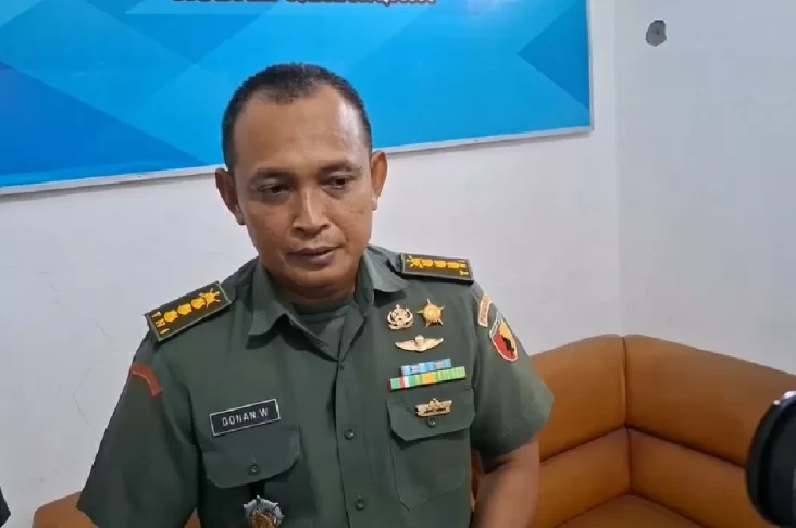 Truk TNI AD Bermuatan...