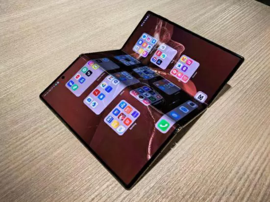 HUAWEI Mate XT | Ultimate...
