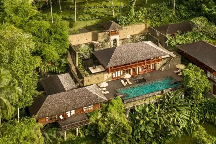 Menilik Como Shambhala...